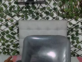 rouss-0's Live Sex Cam Show