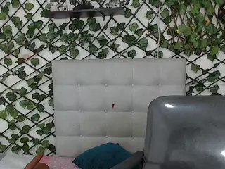 rouss-0's Live Sex Cam Show