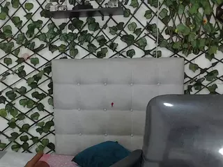 rouss-0's Live Sex Cam Show