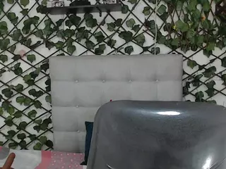 rouss-0's Live Sex Cam Show