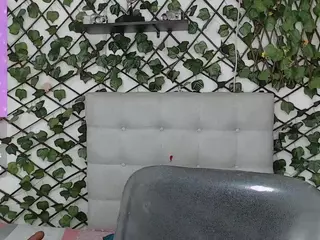 rouss-0's Live Sex Cam Show
