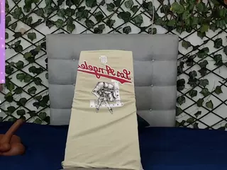rouss-0's Live Sex Cam Show