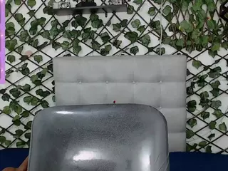 rouss-0's Live Sex Cam Show