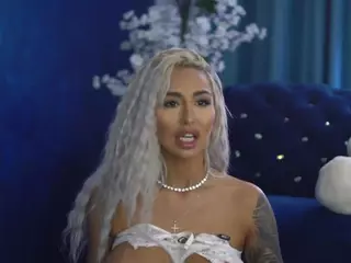GoldenAmberX's Live Sex Cam Show