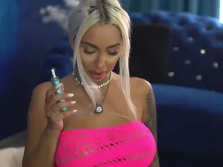 GoldenAmberX's Live Sex Cam Show