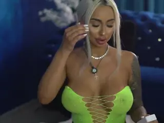 GoldenAmberX's Live Sex Cam Show