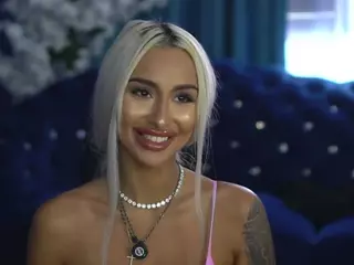 GoldenAmberX's Live Sex Cam Show