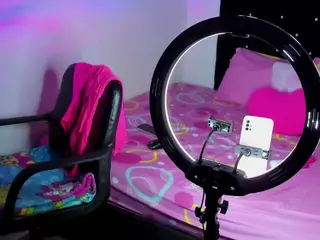 cutee-mia-20's Live Sex Cam Show