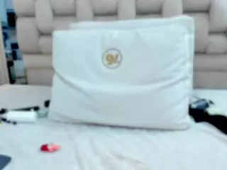 Ikia-Lopezz's Live Sex Cam Show