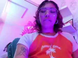 Oliv-Jones's Live Sex Cam Show