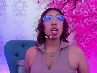 Oliv-Jones's Live Sex Cam Show