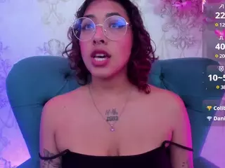 Oliv-Jones's Live Sex Cam Show
