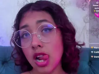 Oliv-Jones's Live Sex Cam Show