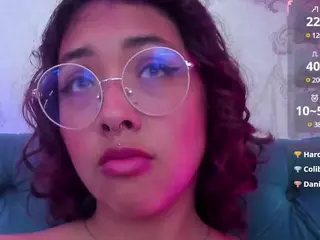 Oliv-Jones's Live Sex Cam Show