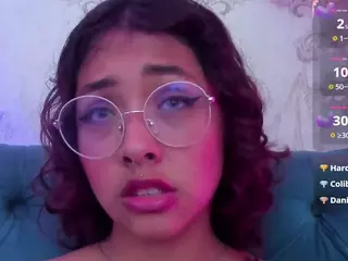 Oliv-Jones's Live Sex Cam Show