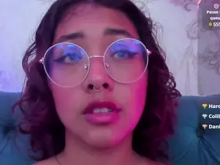 Oliv-Jones's Live Sex Cam Show