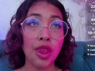 Oliv-Jones's Live Sex Cam Show