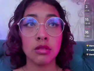 Oliv-Jones's Live Sex Cam Show