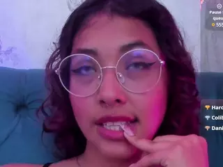 Oliv-Jones's Live Sex Cam Show