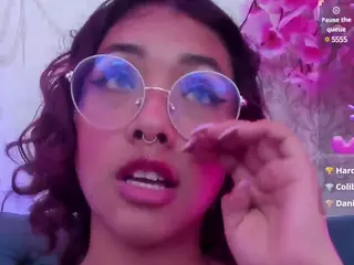 Oliv-Jones's Live Sex Cam Show