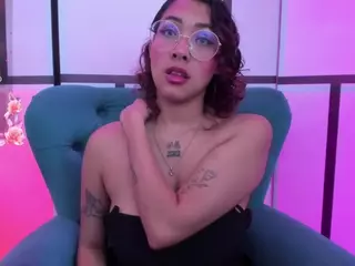Oliv-Jones's Live Sex Cam Show