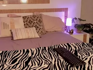 Anne-cherrydh's Live Sex Cam Show