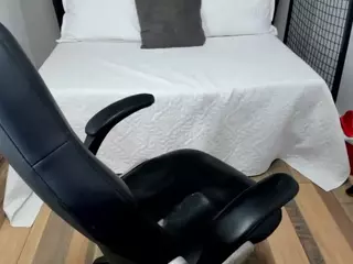 Emily-Lewiss's Live Sex Cam Show