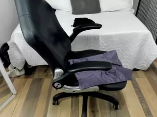 Emily-Lewiss's Live Sex Cam Show