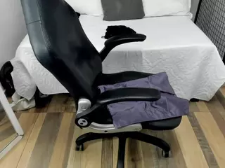 Emily-Lewiss's Live Sex Cam Show