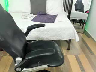 Emily-Lewiss's Live Sex Cam Show