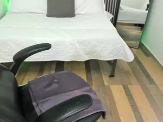 Emily-Lewiss's Live Sex Cam Show