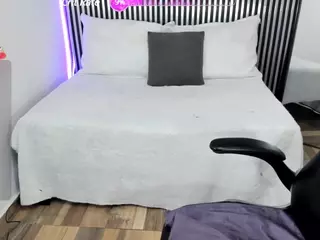 Emily-Lewiss's Live Sex Cam Show