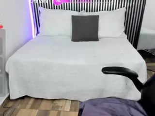 Emily-Lewiss's Live Sex Cam Show