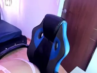 N I C O L L's Live Sex Cam Show