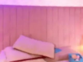 ZoeBenneti's Live Sex Cam Show
