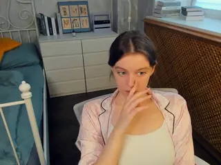 HenriettaCrull's Live Sex Cam Show