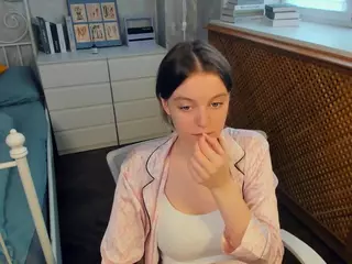 HenriettaCrull's Live Sex Cam Show