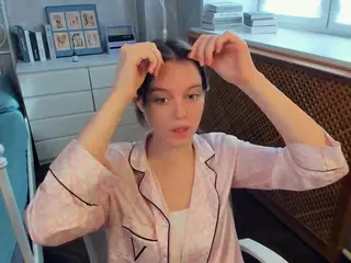 HenriettaCrull's Live Sex Cam Show