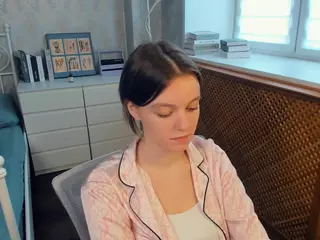 HenriettaCrull's Live Sex Cam Show