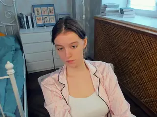 HenriettaCrull's Live Sex Cam Show