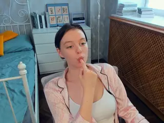 HenriettaCrull's Live Sex Cam Show