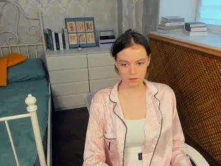 HenriettaCrull's Live Sex Cam Show