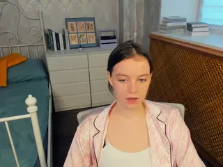 HenriettaCrull's Live Sex Cam Show