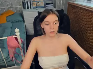 HenriettaCrull's Live Sex Cam Show