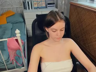HenriettaCrull's Live Sex Cam Show