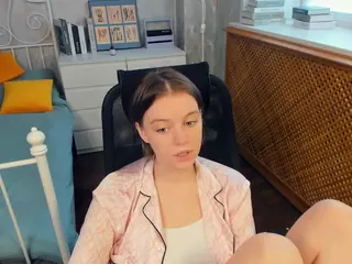 HenriettaCrull's Live Sex Cam Show