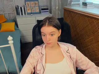 HenriettaCrull's Live Sex Cam Show