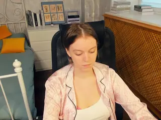 HenriettaCrull's Live Sex Cam Show