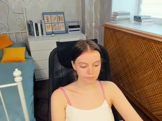 HenriettaCrull's Live Sex Cam Show