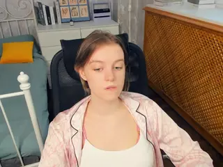 HenriettaCrull's Live Sex Cam Show